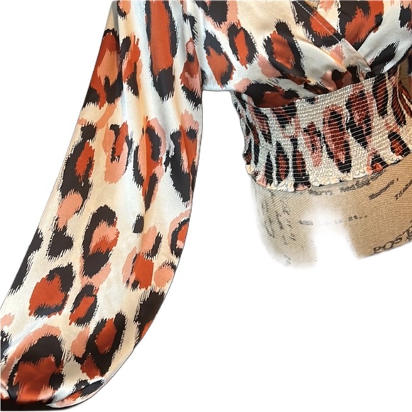 Bold and bright top - Picture 3 of 6